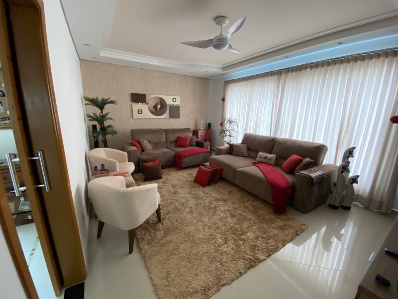 Casa à venda Jardim Bandeirantes com 220m² e 3 quartos por R$ 695.000 - 1643336616-61b470db-ec78-47c2-8175-a575f727ad9a.jpeg