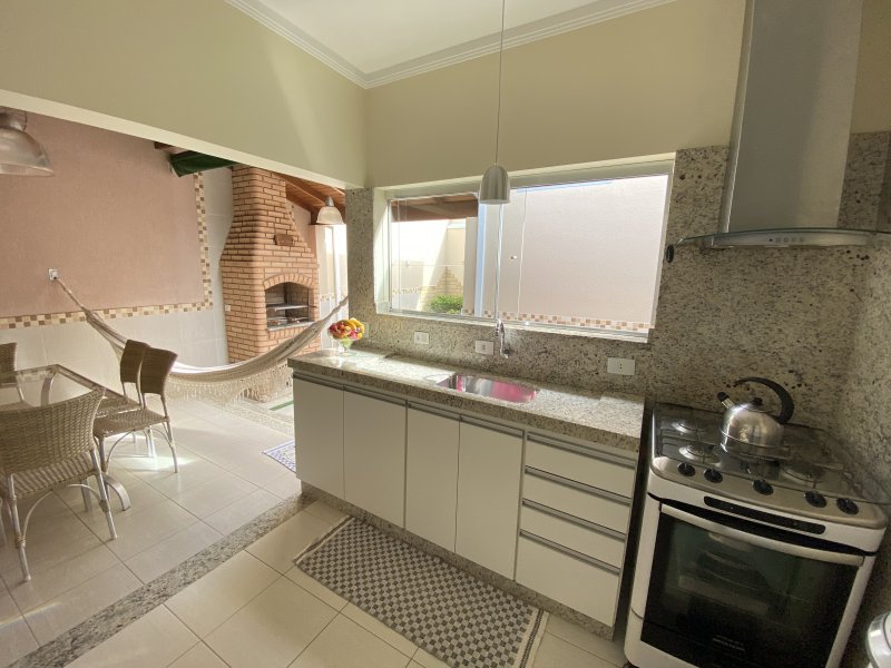 Casa à venda Jardim Bandeirantes com 220m² e 3 quartos por R$ 695.000 - 1824082723-b9482880-c995-4838-867a-9c3b676af059.jpeg