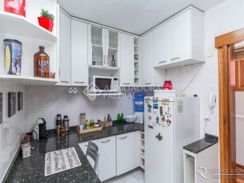 Apartamento à venda Petrópolis com 96m² e 2 quartos por R$ 470.000 - 2009853122-cozinha.jpg