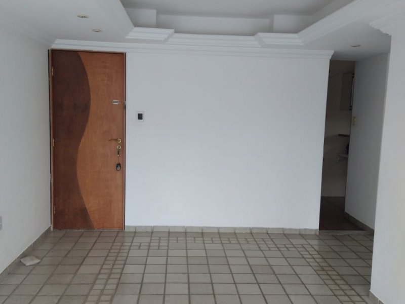 Apartamento à venda IPUTINGA com 80m² e 3 quartos por R$ 240.000 - 778677941-sala-porta.jpeg