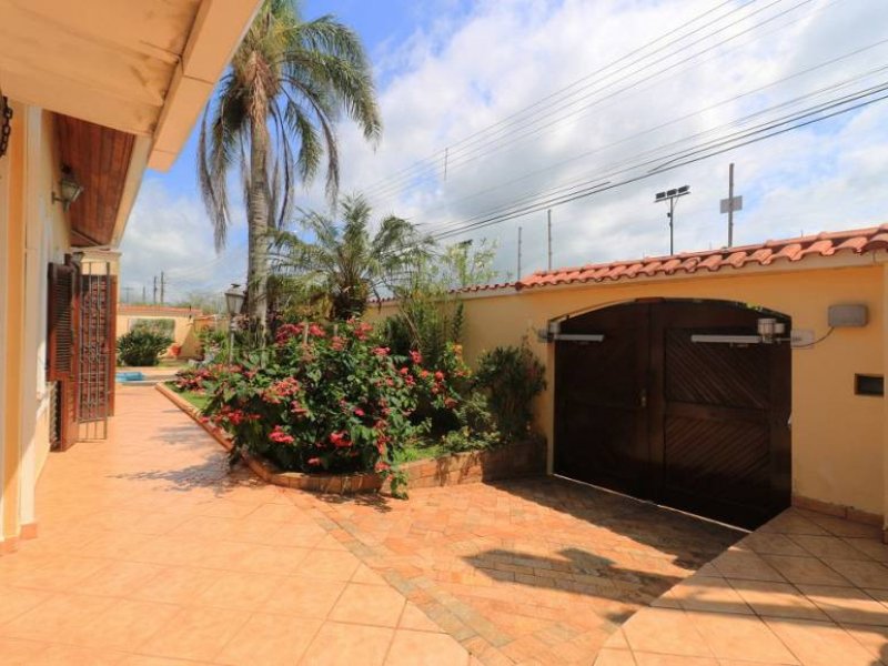 imóvel com 200m² - Parque Turistico - Peruíbe