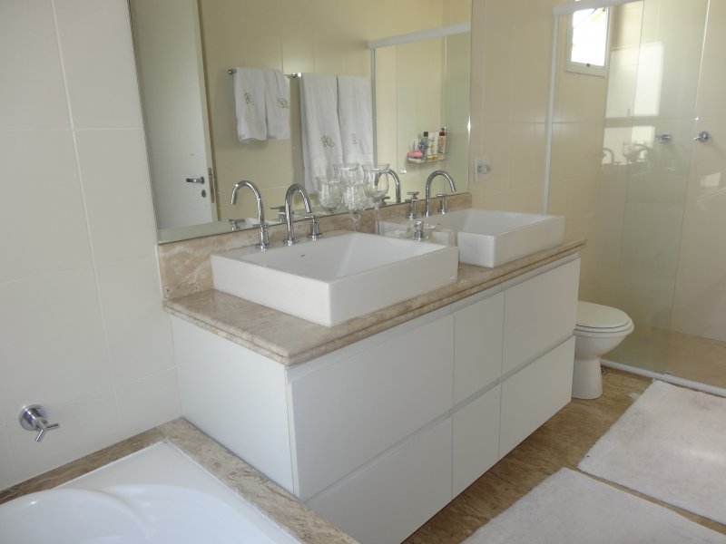 Casa de condomínio à venda Jardim Vitória Régia com 240m² e 3 quartos por R$ 2.200.000 - 844999539-banheiro-suite-casal.JPG