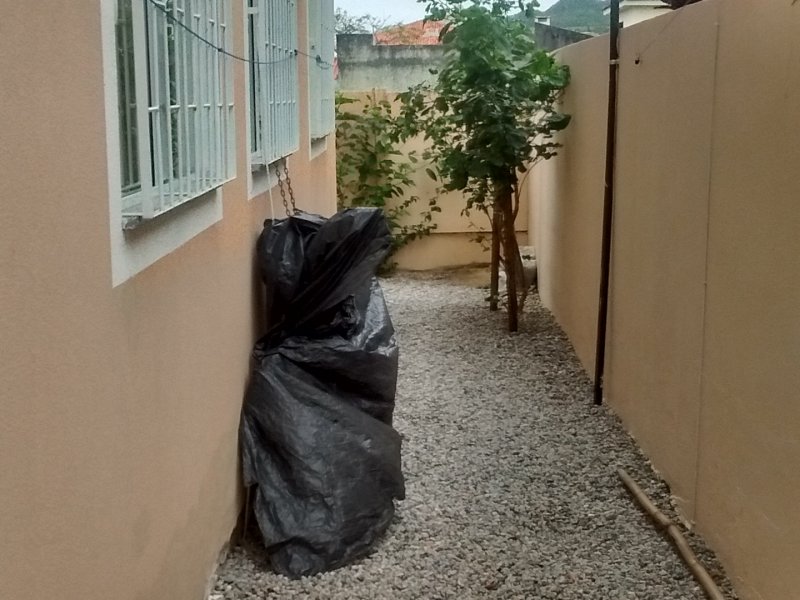 Apartamento à venda Ingleses do Rio Vermelho com 55m² e 2 quartos por R$ 130.000 - 669596125-img-20171119-191755397-hdr.jpg