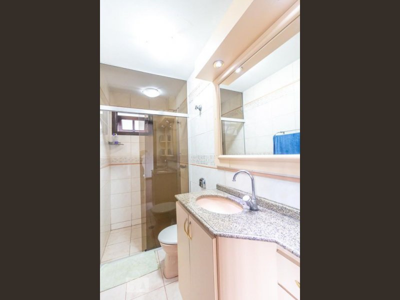 Casa à venda Novo Mundo com 230m² e 4 quartos por R$ 950.000 - 1503908090-7-banheiro.jpg