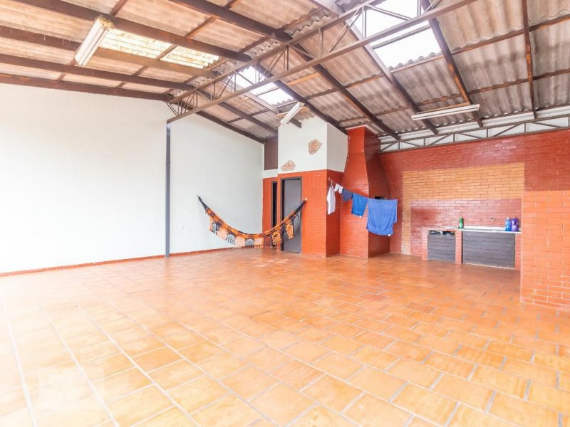 Casa à venda Novo Mundo com 230m² e 4 quartos por R$ 950.000 - 277686770-18-garagem-aa.jpg