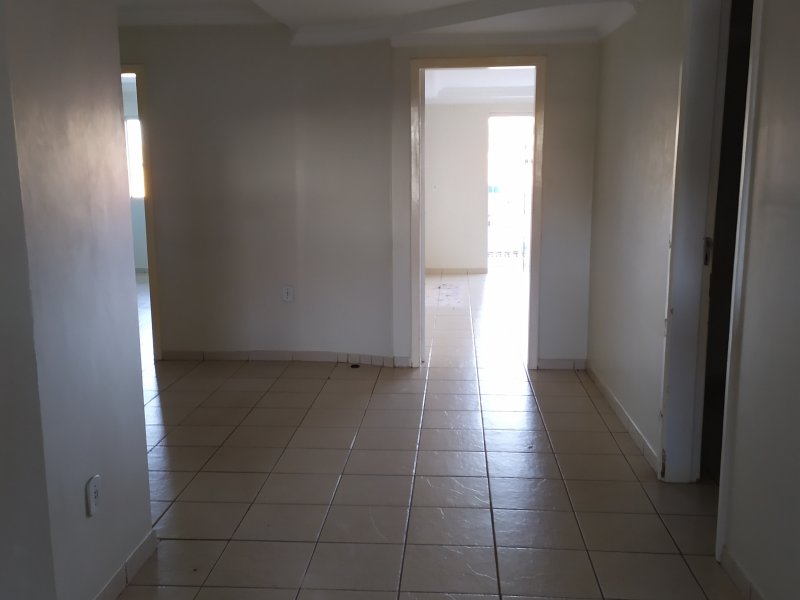 Casa à venda Riacho Fundo II-3A Etapa com 160m² e 4 quartos por R$ 890.000 - 1662504166-foto-da-sala-frente-ao-banheiro-social-e-quartos.jpg