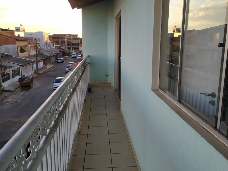 Casa à venda Riacho Fundo II-3A Etapa com 160m² e 4 quartos por R$ 890.000 - 1731511484-foto-da-varanda-do-2o-quarto-casal-para-o-1o.jpg