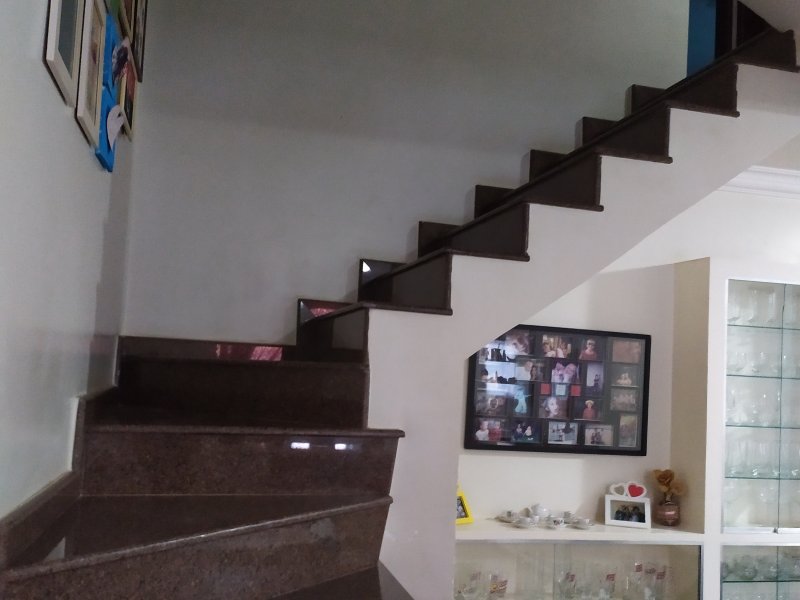 Casa à venda Riacho Fundo II-3A Etapa com 160m² e 4 quartos por R$ 890.000 - 1969824216-foto-da-escada-acesso-ao-quartos.jpg
