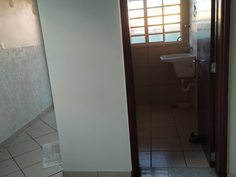 Casa à venda Riacho Fundo II-3A Etapa com 160m² e 4 quartos por R$ 890.000 - 304710848-foto-frente-a-area-de-servico.jpg