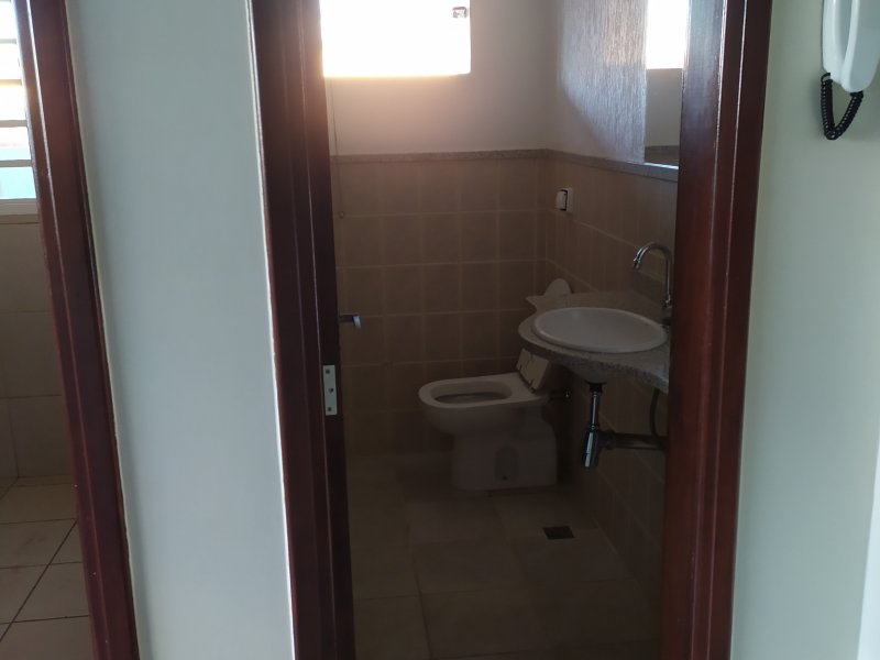 Casa à venda Riacho Fundo II-3A Etapa com 160m² e 4 quartos por R$ 890.000 - 752811435-foto-do-lavabo-ao-lado-area-de-servico.jpg