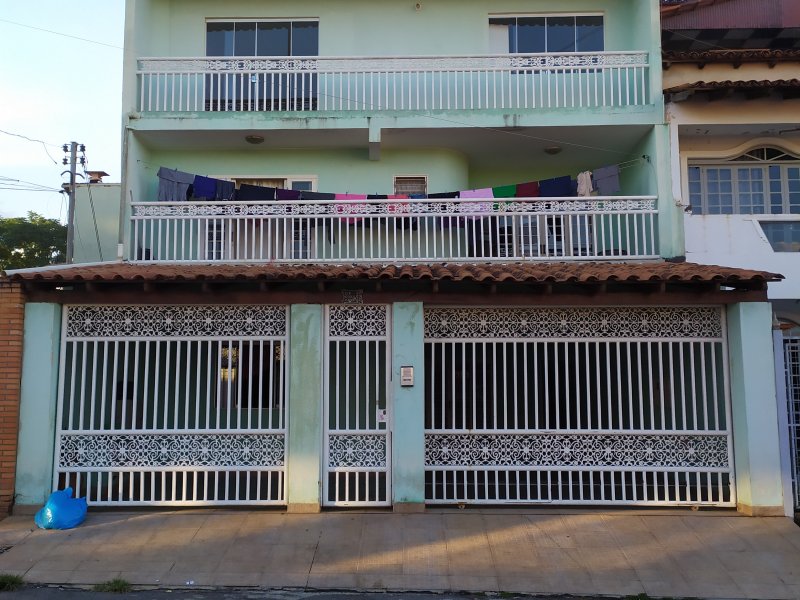 Casa à venda Riacho Fundo II-3A Etapa com 160m² e 4 quartos por R$ 890.000 - 820061269-frente-da-casa-garagem-05-carros-entreda-individual-para-o-3o-pavimento.jpg