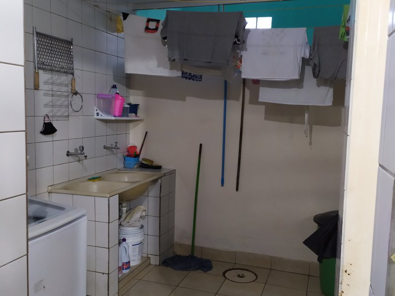 Casa à venda Riacho Fundo II-3A Etapa com 160m² e 4 quartos por R$ 890.000 - 984447134-foto-da-area-de-servico-1.jpg