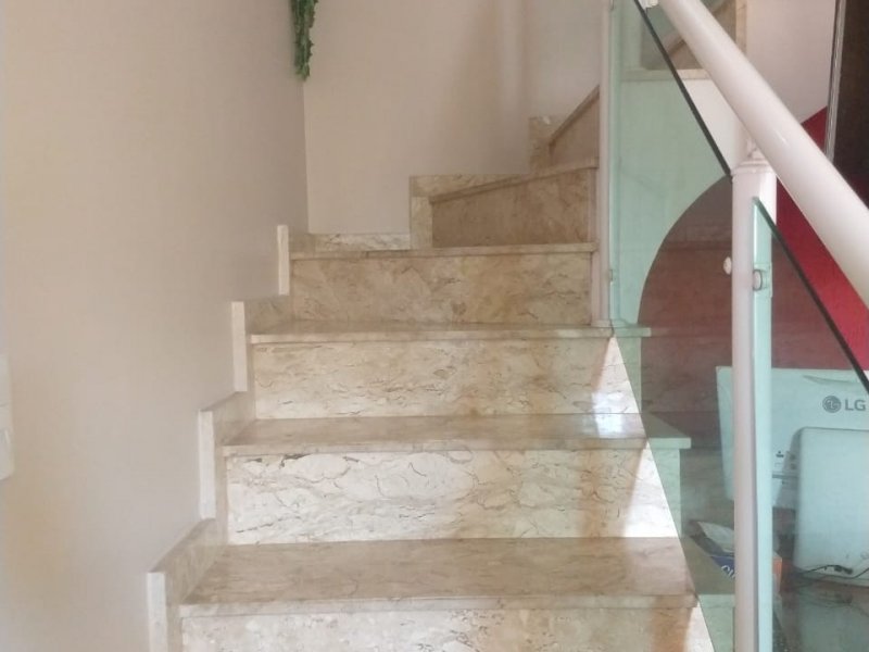 Casa à venda Tremembé com 119m² e 3 quartos por R$ 500.000 - 184472468-12-escada-de-acesso-piso-superior.jpeg