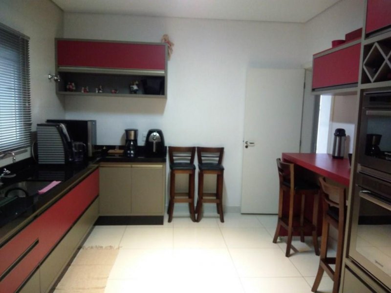 Casa de condomínio à venda Chácara Belvedere com 247m² e 4 quartos por R$ 1.200.000 - 1560781706-a1-cozinha-comp.jpg