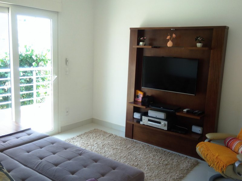 Casa de condomínio à venda Chácara Belvedere com 247m² e 4 quartos por R$ 1.200.000 - 925460840-a5-sala-tv-intima-2-comp.jpg