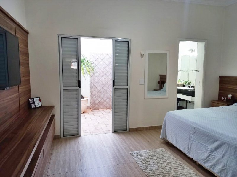 Casa à venda Jardim Chapadão com 260m² e 3 quartos por R$ 799.000 - 1806983465-003e5705-1cc1-49be-9b14-69c10007d38e.jpg