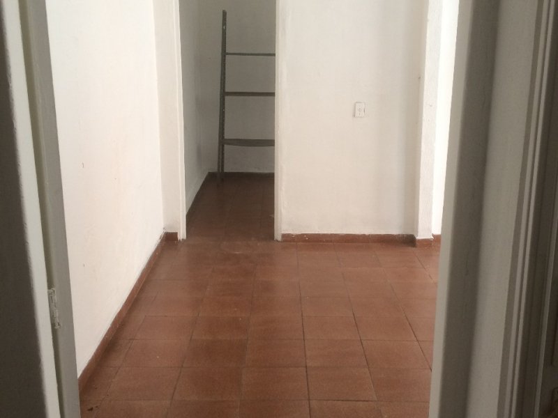 Casa à venda Parque Regina com 290m² e 5 quartos por R$ 650.000 - 1093167907-sala-e-cozinha-no-fundo.jpg