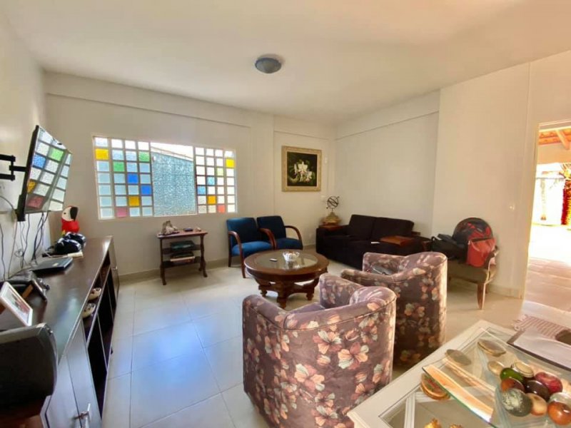 Casa à venda St. Jao com 297m² e 4 quartos por R$ 1.480 - 736044038-174118082-10226772531198878-8986685437018377488-n.jpg