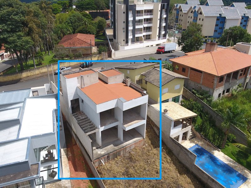 Casa à venda CENTRO com 250m² e 3 quartos por R$ 650.000 - 372695699-foto-lateral-2.jpg