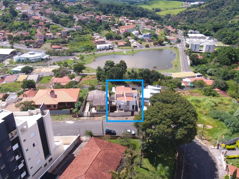 Casa à venda CENTRO com 250m² e 3 quartos por R$ 650.000 - 588352537-foto-vista-de-cima.jpg