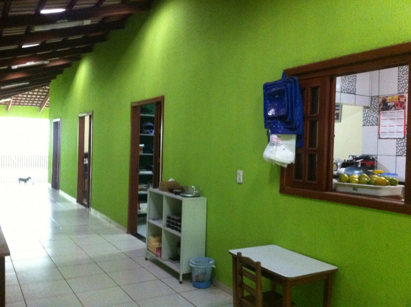 Casa à venda Jardim Belvedere com 257m² e 3 quartos por R$ 330.000 - 773033249-xx-portas-laterais.jpeg