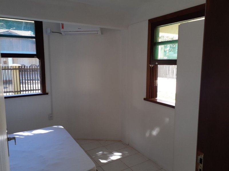 imóvel com 180m² - Praia da Enseada - São Francisco do Sul