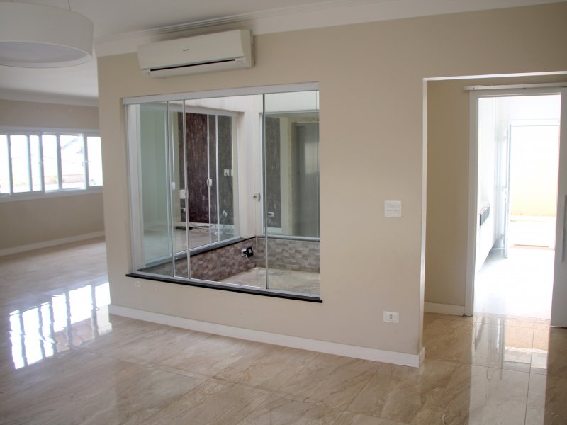 Casa à venda Vila Esperia Ou Giglio com 510m² e 4 quartos por R$ 1.300.000 - 1297800357-5-sala-detalhe-jardim-de-inverno.jpg