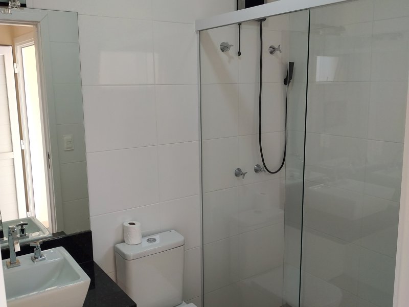 Casa à venda Vila Esperia Ou Giglio com 510m² e 4 quartos por R$ 1.300.000 - 199988769-32-suite-externa-banheiro.jpg