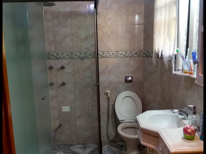 Casa à venda Jardim Esperança com 559m² e 3 quartos por R$ 1.200.000 - 326182376-banheiro-do-quarto-baixo.jpeg
