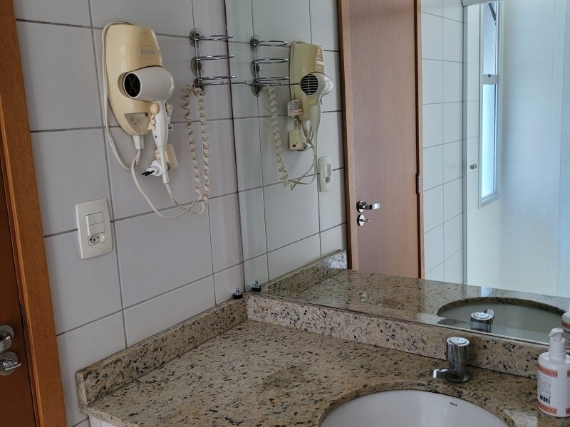 Apartamento à venda Adrianópolis com 108m² e 3 quartos por R$ 780.000 - 791446695-16-banheiro-da-semi-suite.jpg