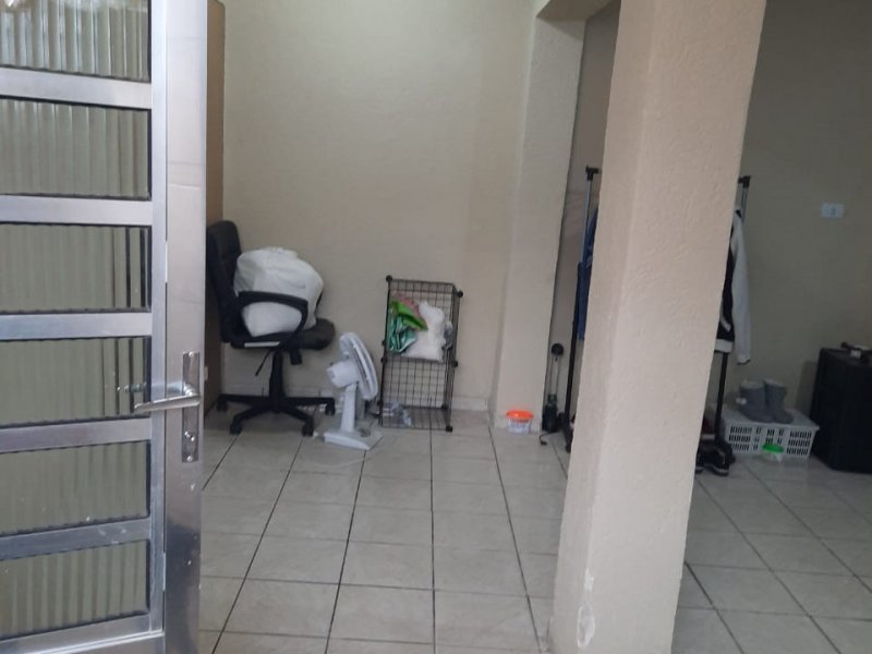 Casa à venda Vila Carmosina com 190m² e 3 quartos por R$ 460.000 - 1251914202-lavanderia-fundo.jpg