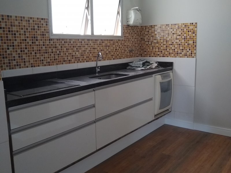 Apartamento à venda Cambuí com 84m² e 2 quartos por R$ 550.000 - 1981409402-cozinha.jpg