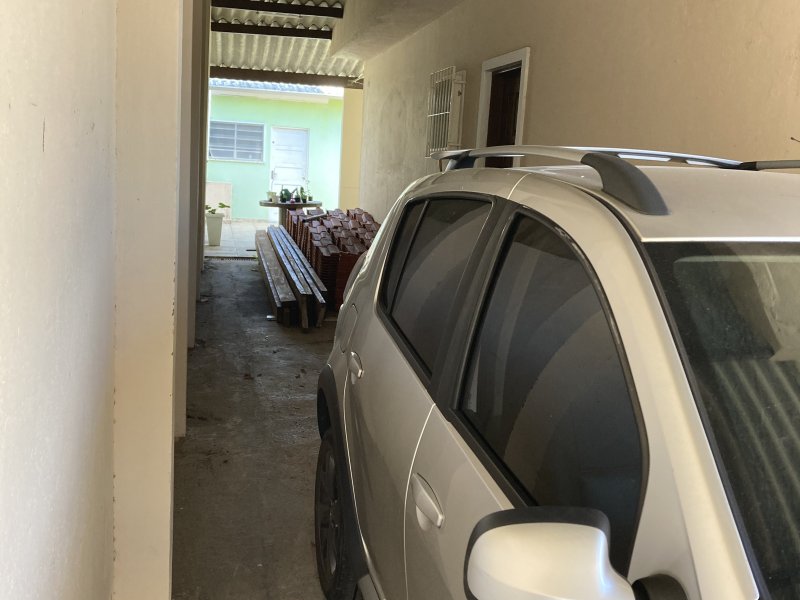 Casa à venda Jd laranjeiras com 250m² e 2 quartos por R$ 220.000 - 1914029770-4a65defd-1660-46b2-9961-44484a24d819.jpeg
