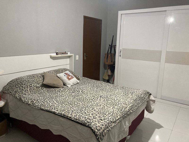Casa à venda Jd laranjeiras com 250m² e 2 quartos por R$ 220.000 - 1991570573-d4473be4-d282-425f-ace3-f1d6e5e30669.jpeg