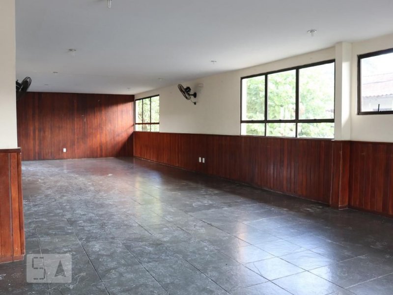 Casa de condomínio à venda Taquara com 160m² e 4 quartos por R$ 795.000 - 1915997095-salao-fechado.jpg