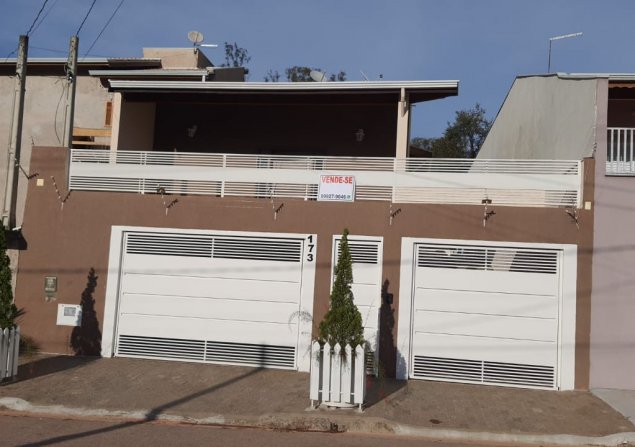 imóvel com 232m²