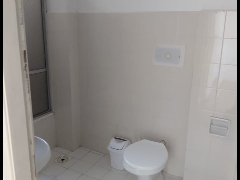 Apartamento à venda Floresta com 59m² e 2 quartos por R$ 190.000 - 1880096664-banheiro1.JPG