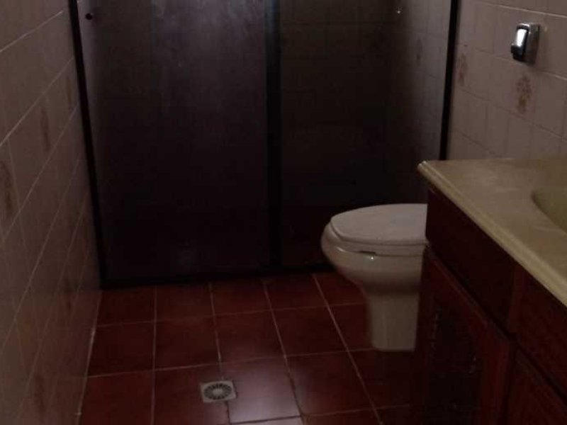 Casa à venda Jardim Nordeste com 266m² e 4 quartos por R$ 420.000 - 615188030-foto-banheiro-2-casa-1.jpg