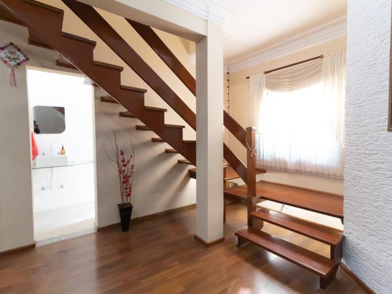 Casa à venda Jardim Belém com 220m² e 4 quartos por R$ 650.000 - 1053805198-escada3.jpg