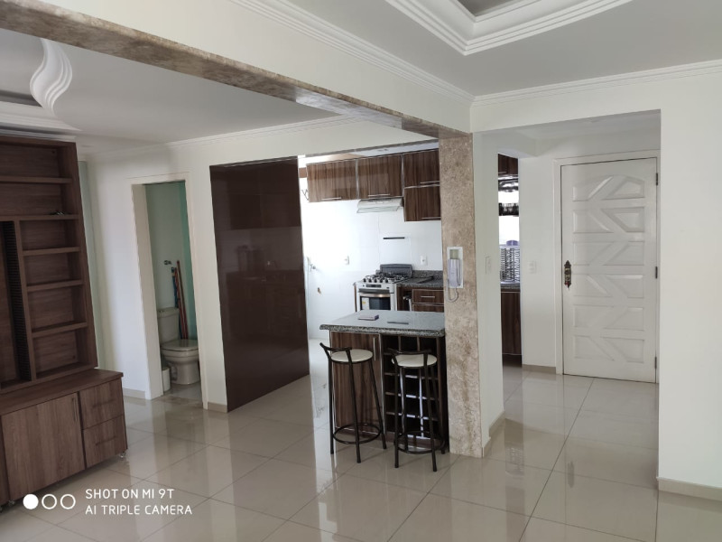 Apartamento à venda Centro com 61m² e 1 quarto por R$ 350.000 - da-sala-pra-cozinha1.jpg
