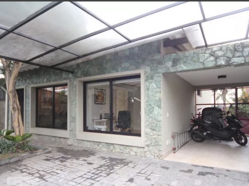 Casa à venda Jardim das Laranjeiras com 240m² e 3 quartos por R$ 1.500.000 - 1677750338-f9cc07b3-584b-47c0-b705-2dafe1eb2080.jpeg