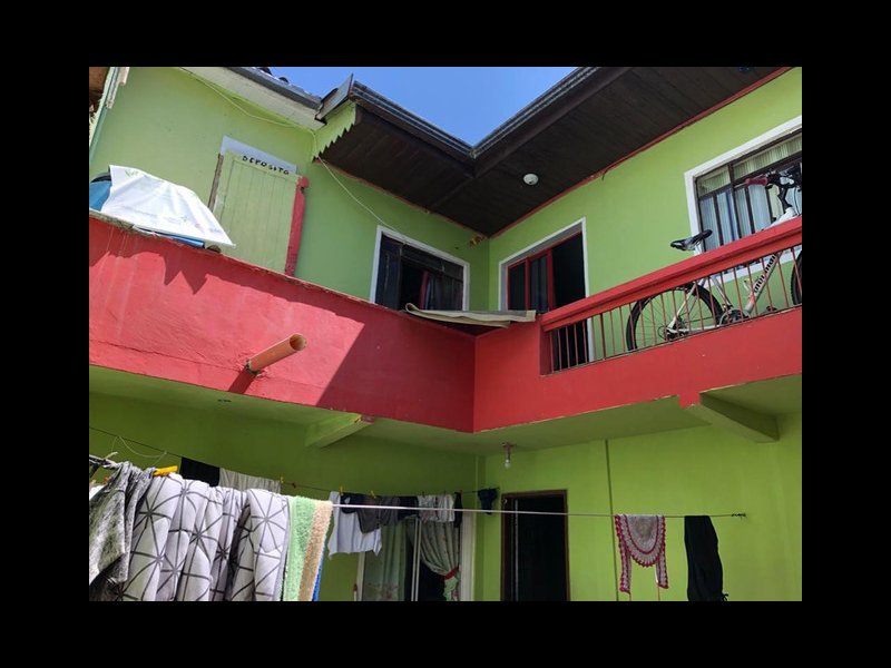 Comercial à venda Ganchinho com 160m² e 1 quarto por R$ 250.000 - 1036157277-frente-sobrado-fundos.jpg