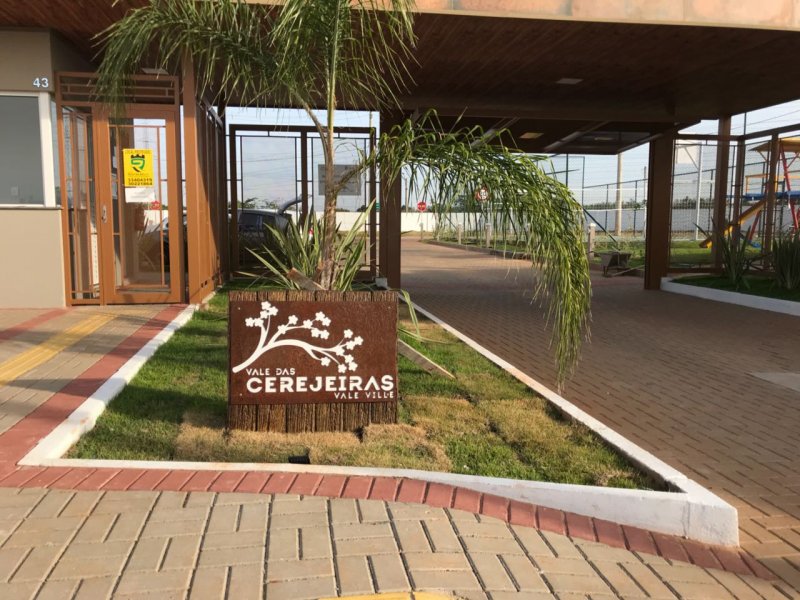 Terreno à venda Vale Ville com 160m² e 1 quarto por R$ 145.000 - 2131477563-portico.jpg