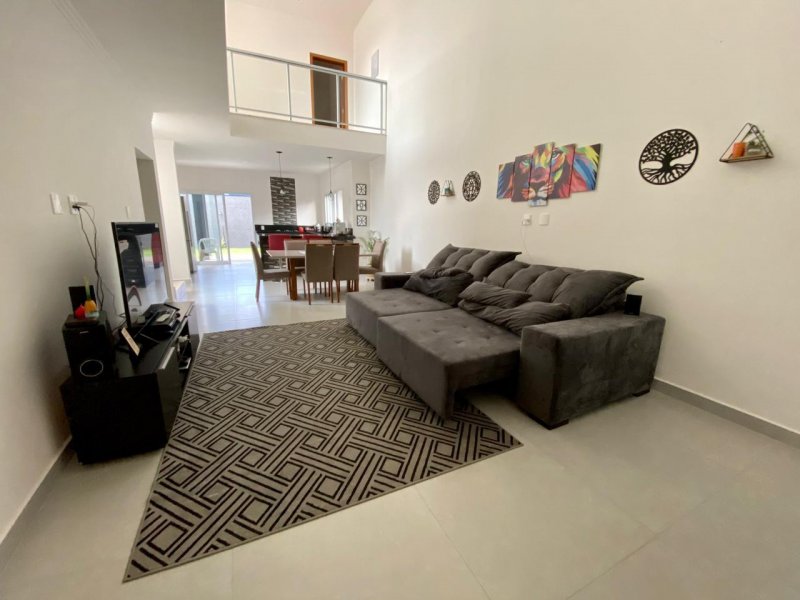 Casa de condomínio à venda Guaripocaba dos Souzas com 240m² e 3 quartos por R$ 730.000 - 192284778-8efaa443-30f2-451e-8d38-39179ce831c0.jpg