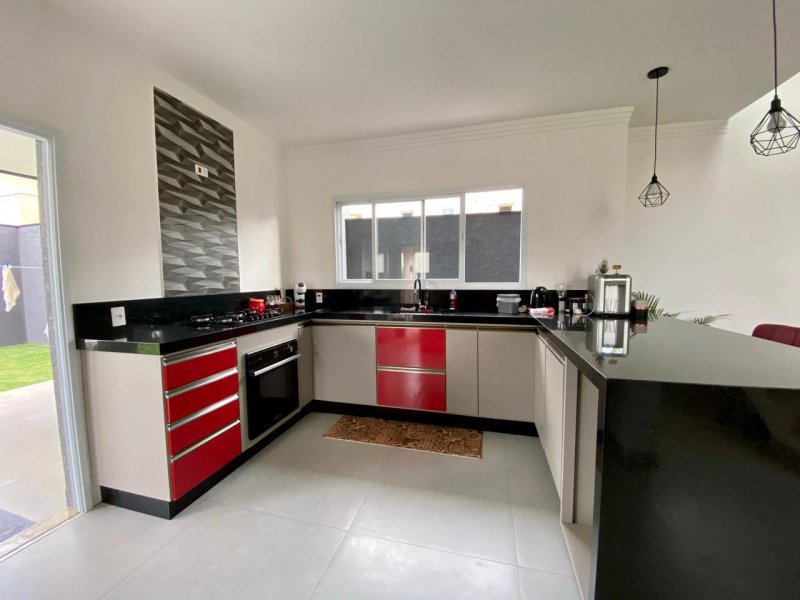 Casa de condomínio à venda Guaripocaba dos Souzas com 240m² e 3 quartos por R$ 730.000 - 802996010-11.jpg