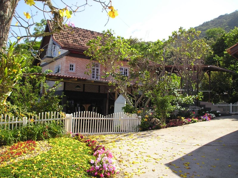 Casa à venda Sambaqui com 110m² e 3 quartos por R$ 1.570.000 - 1554567637-cs-vista-lateral-01.jpg