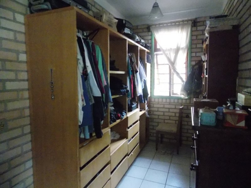 Casa à venda Sambaqui com 110m² e 3 quartos por R$ 1.570.000 - 1786550197-cs-inquil-closet.jpeg