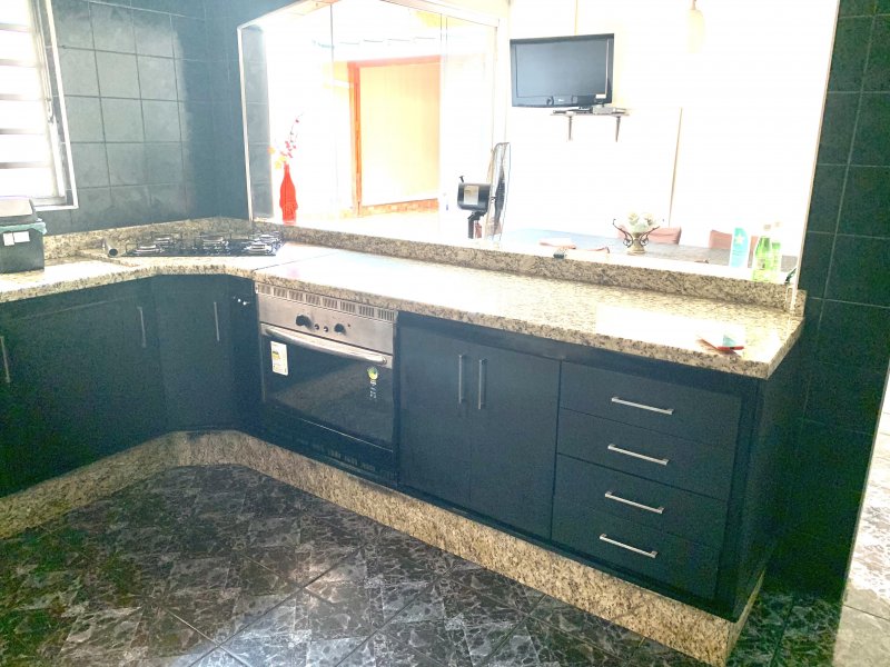 Casa à venda Vila Amorim com 300m² e 5 quartos por R$ 720.000 - 223048225-aeedfc2a-2d55-44d0-8005-c89250779b0c.jpeg