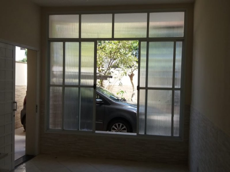 Casa à venda de Lourdes com 250m² e 5 quartos por R$ 490.000 - 1909196143-sala-e-garagem.jpg