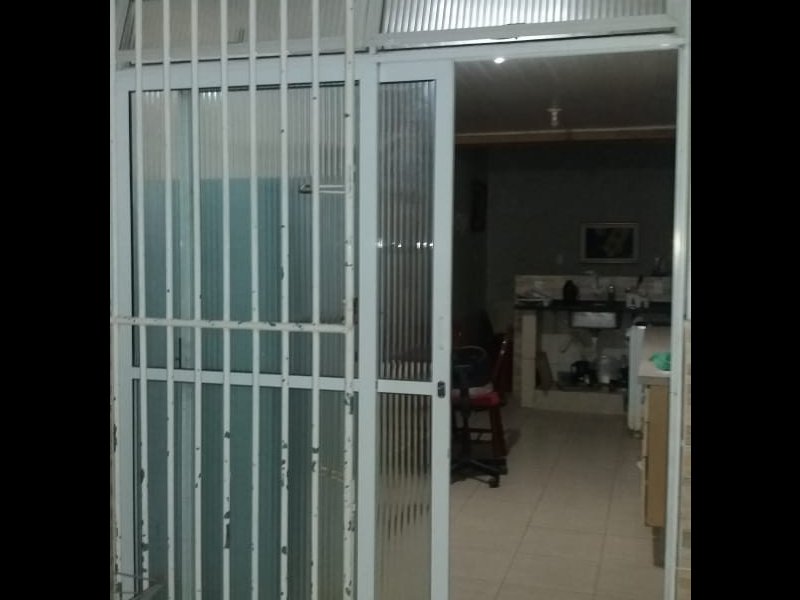 Casa à venda de Lourdes com 250m² e 5 quartos por R$ 490.000 - 639524429-entrada-casa-detras.jpg